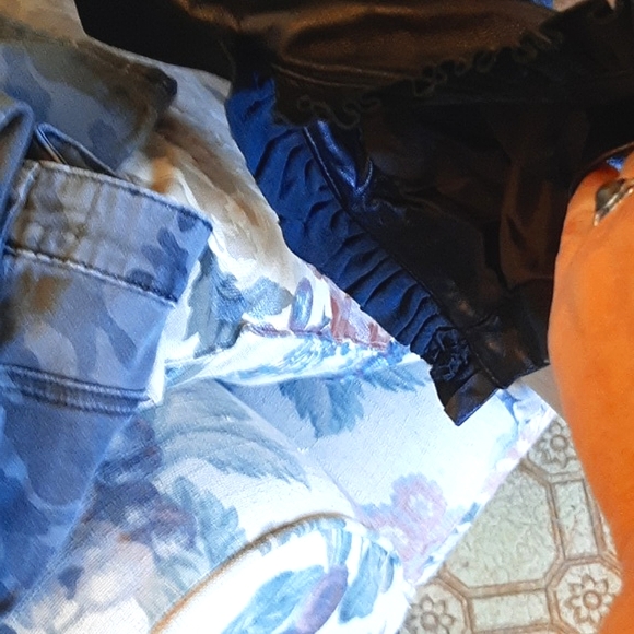 High End Leather Jacket With Tassels - Picture 2 of 4